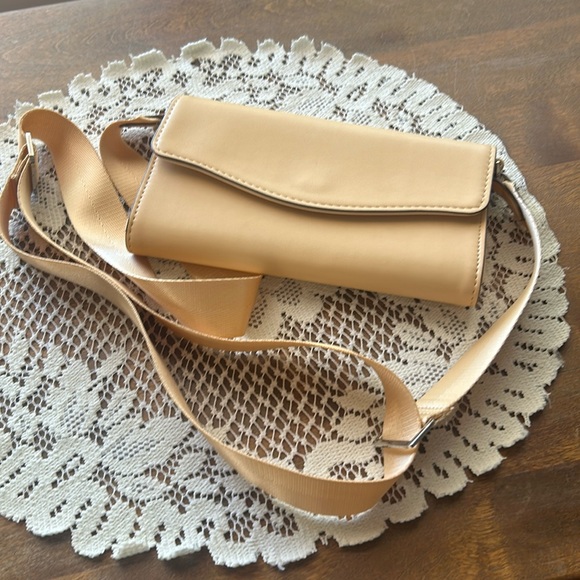 A New Day crossbody soft yellow phone purse - Picture 1 of 4